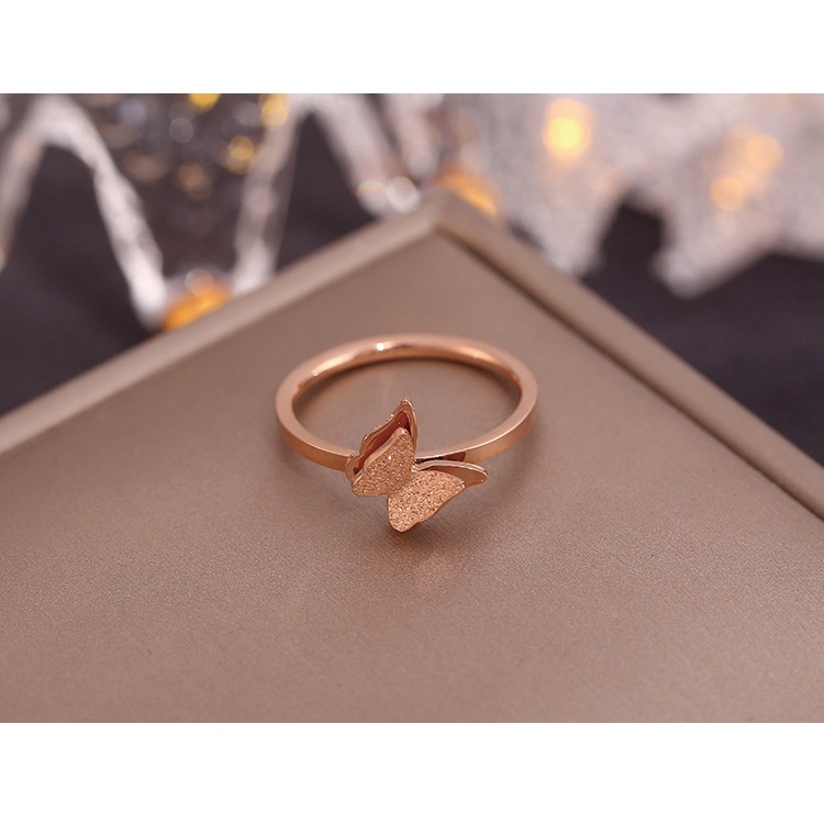 Cincin tipis kupukupu titanium