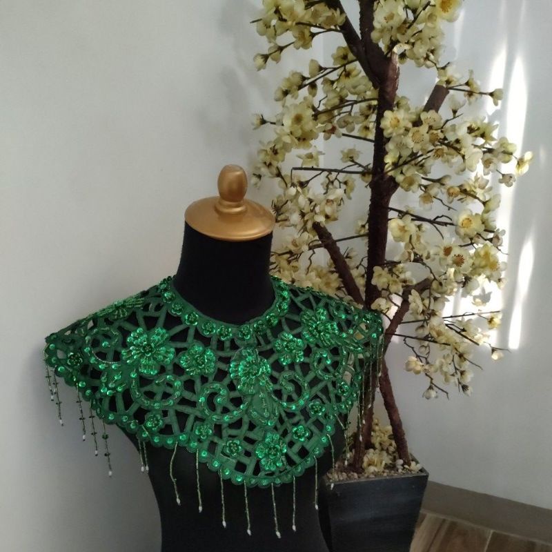 Tratai Aksesoris Dada, Tari Adat Tradisional Bordir Payet