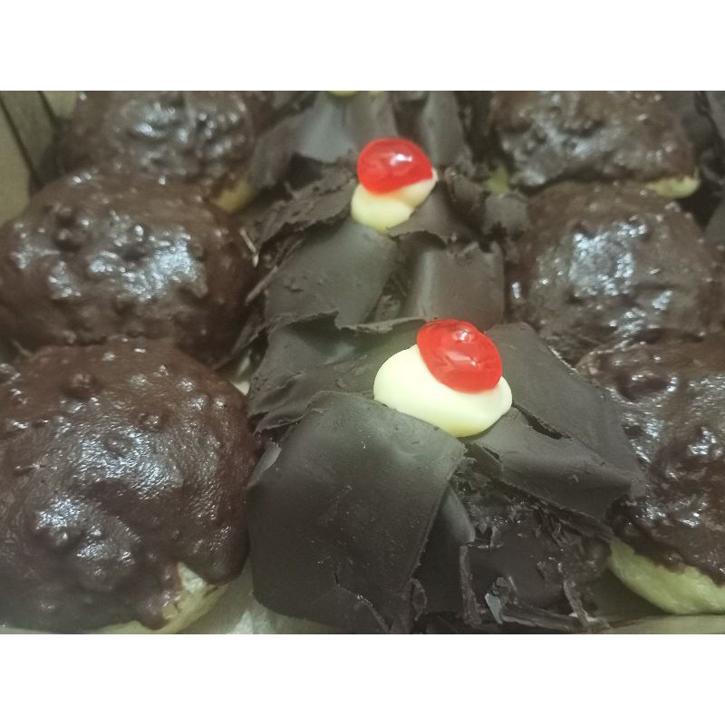 donat black forest&amp;choco crunchy