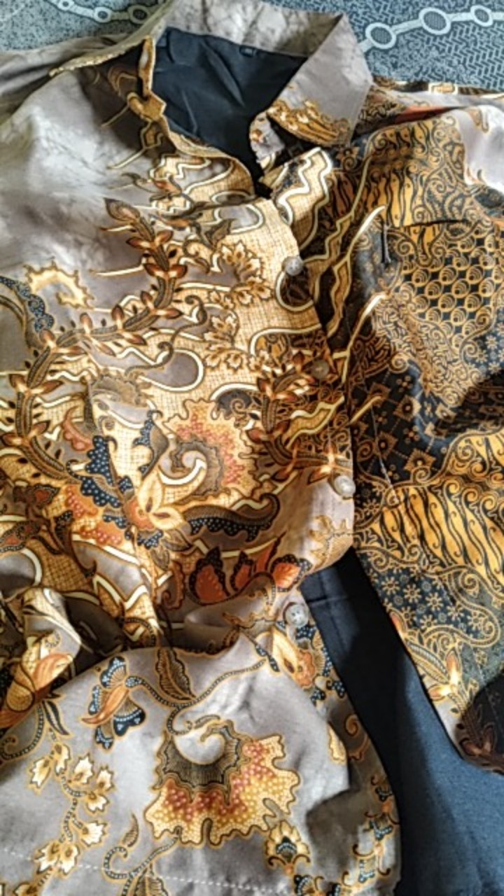 Kemeja Batik Pria Semi Sutra Silky Premium Puring Istimewa