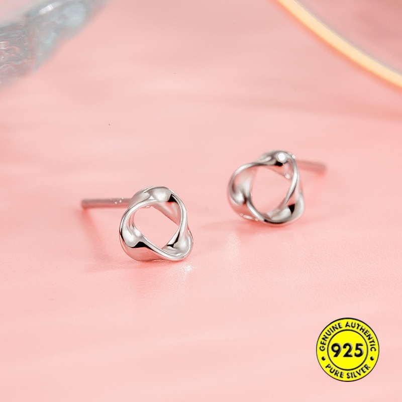 Anting Stud Bentuk Segitiga Bahan S925 Silver Untuk Wanita