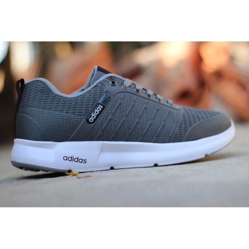 Sepatu Pria NEO Emboss Sneakers Casual Size 39 43