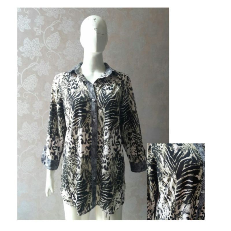 Nygard Roll-Tab Sleeve Snake Print