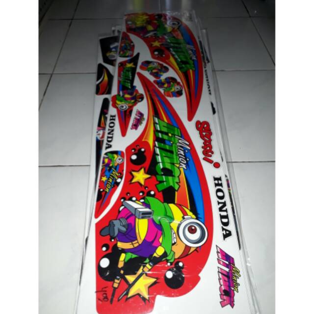striping variasi scoopy motif minion