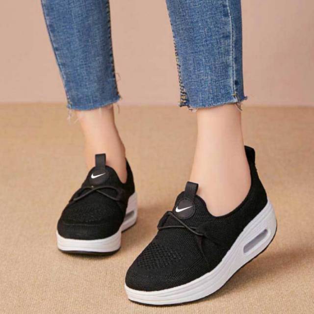 Sepatu Sneakers Wanita Casual JP 08