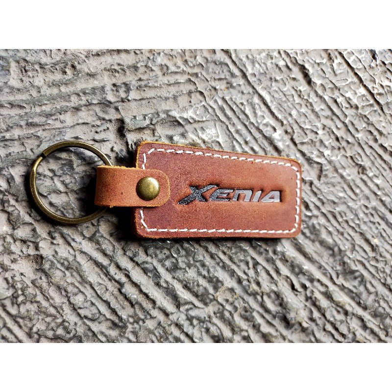 accecoris mobil gantungan kunci Daihatsu Xenia kulit sapi asli