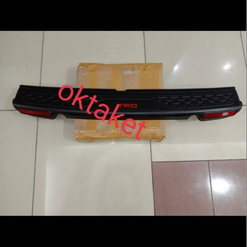 Sillplate belakang mobil grand Fortuner 2012-2015 model blacktivo TRD