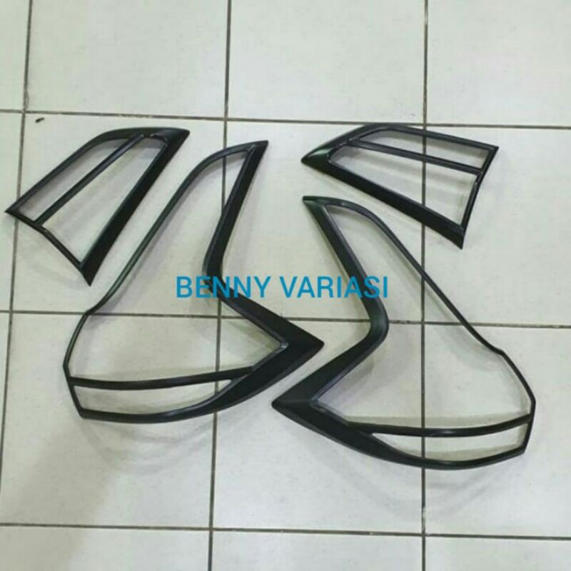Garnish Garnis Lampu Belakang Xpander Hitam