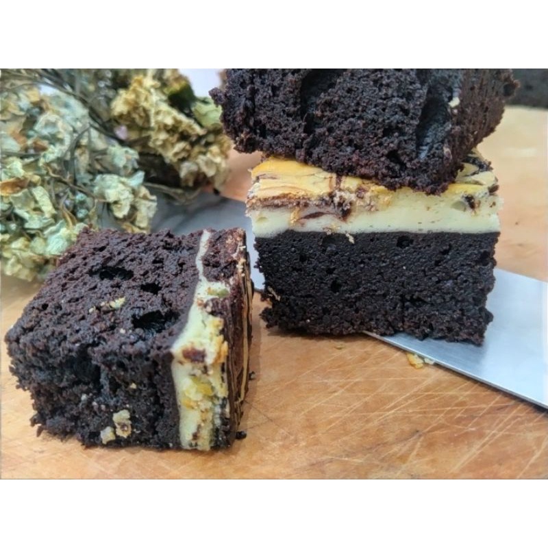 

Brownies Cheesecake Cantik Eque (free card untuk setiap varian & Free 1 lilin untuk varian "plus coklat")
