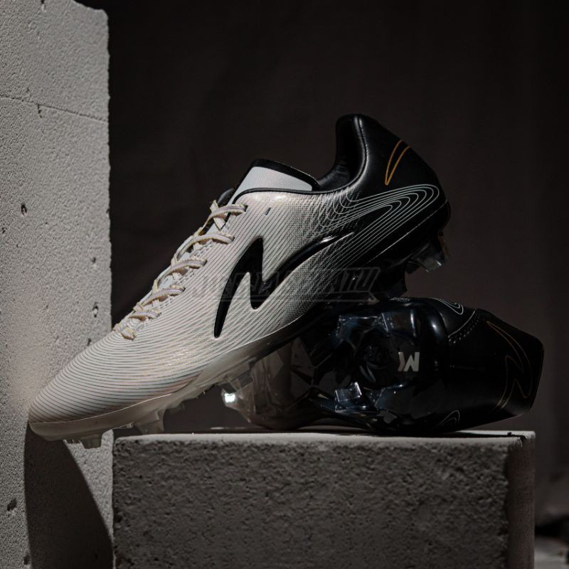 Specs Sepatu Sepakbola LS Ultra FG Klok - White/Black/Gold
