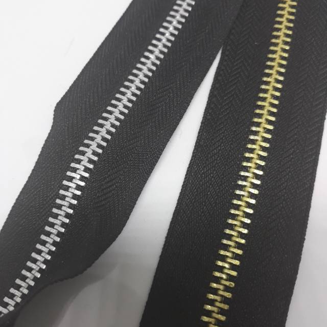 Daun resleting hitam no 5 gigi besi meteran