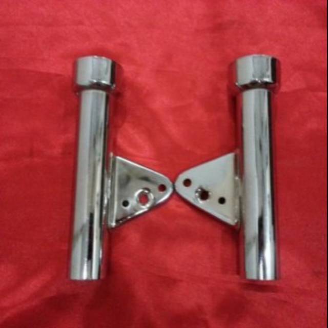 Selongsong/Pangkon lampu/kupingan lampu/bracket lampu depan CB 100