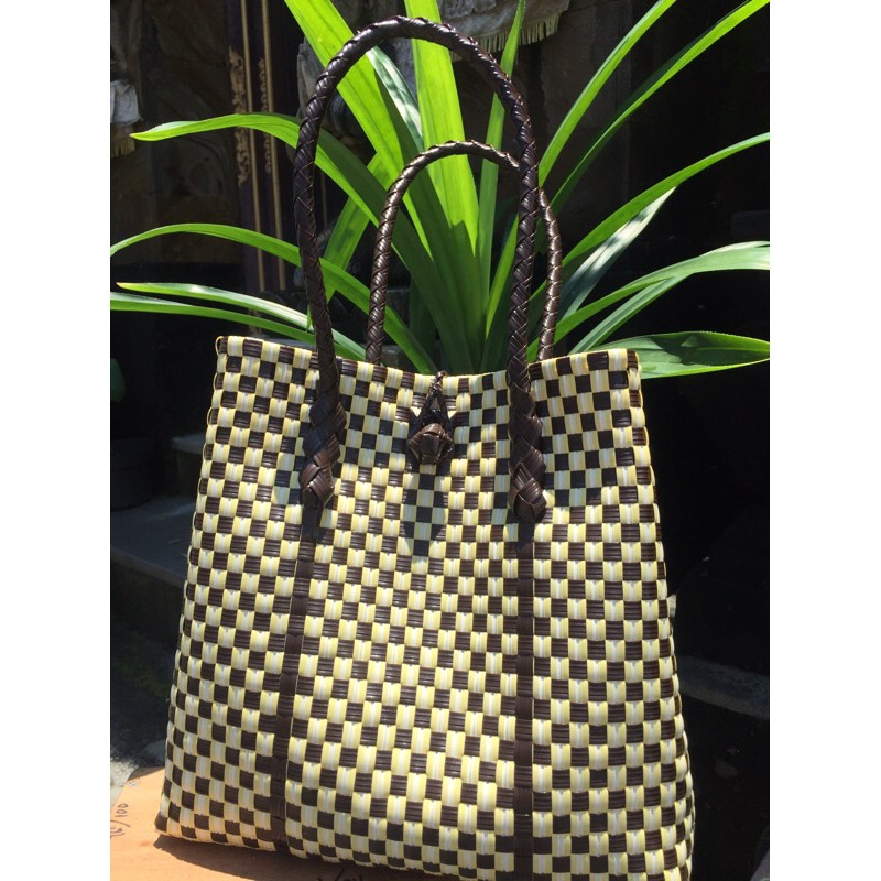 

Tas jali plastik Halus kombinasi yellow brown (30x15x30)kuat,lentur,halus, TIDAK MUDAH PUTUS