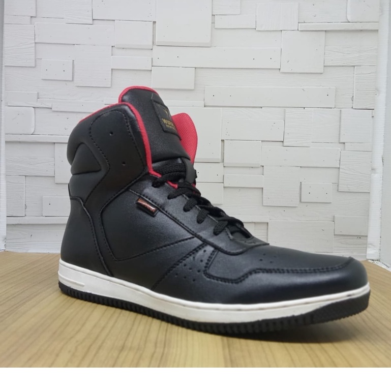 Sepatu Sneakers Pria Lisbin High - Black