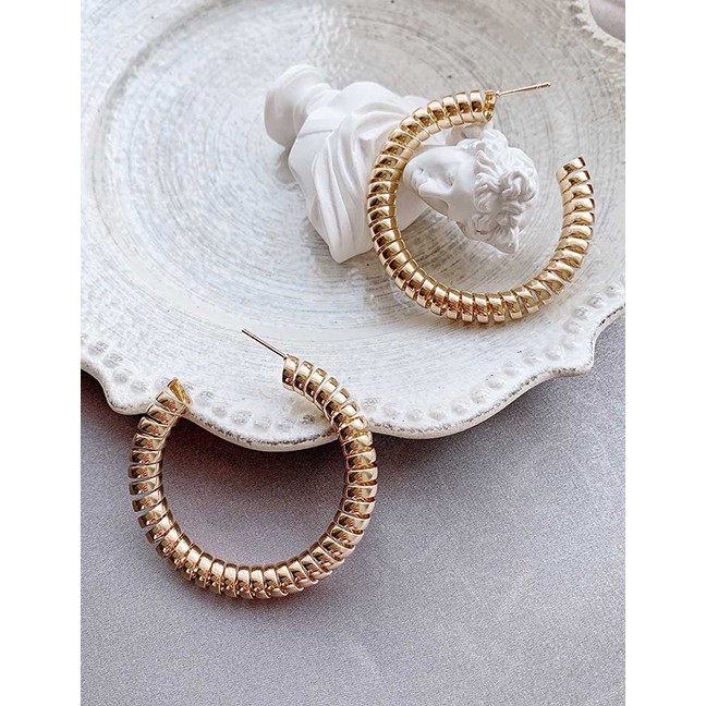 LRC Anting Tusuk Fashion Golden C-shaped Circle Alloy Spring Flower Concave-convex Earring