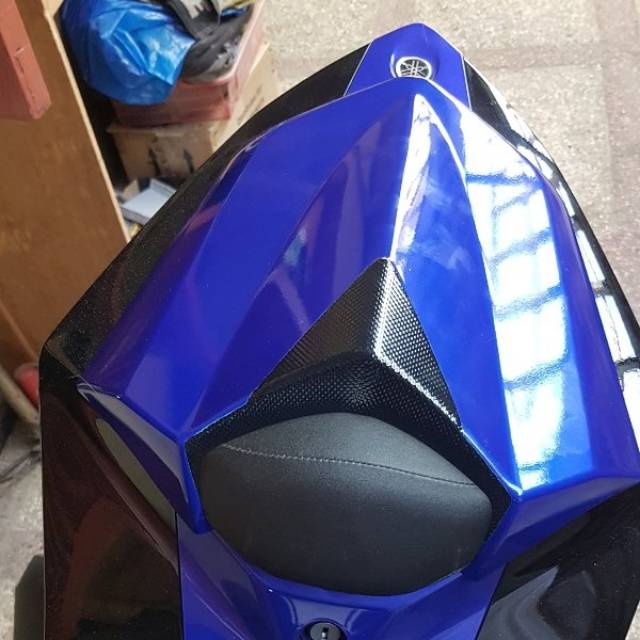 r15 v1 seat cover