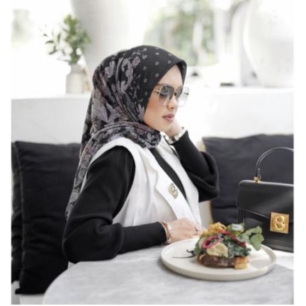 Buttonscarves Royale Black