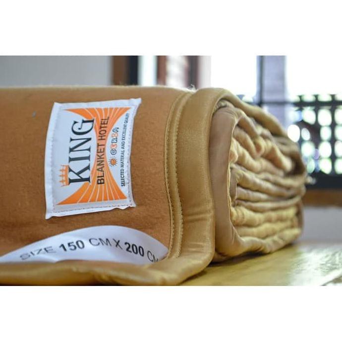 Selimut Hotel Polos KING Coklat 150X200cm