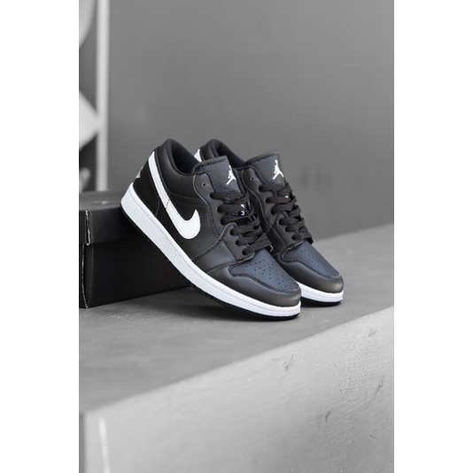 Nike Air Jordan 1 Low Black White