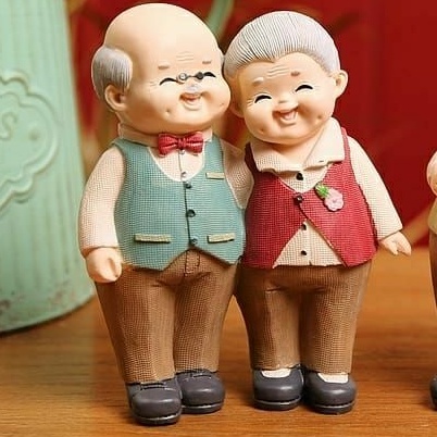 patung pajangan kakek nenek