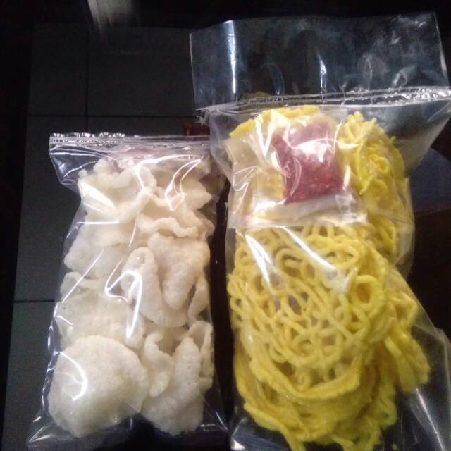 

Dapat 2 Bungkus Kerupuk mie / kerupuk mie kuning / kerupuk aci