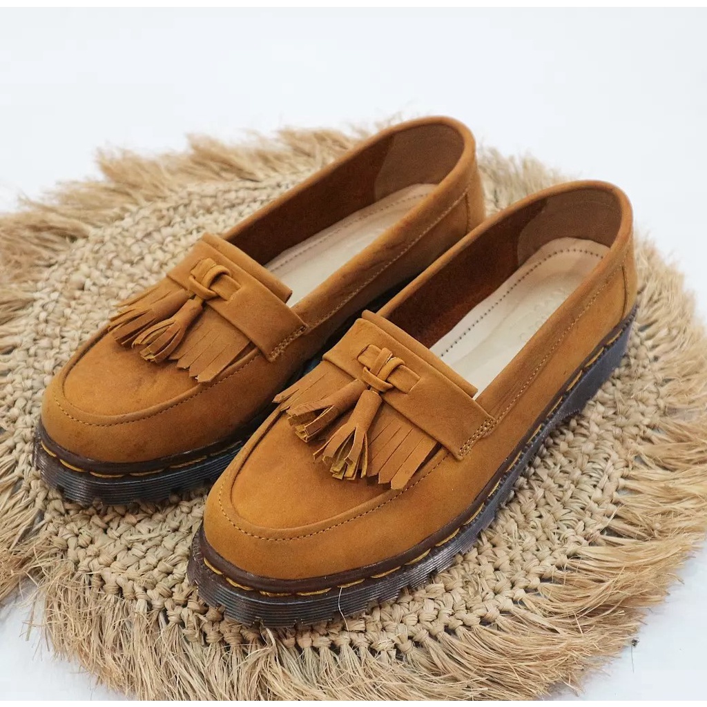 Sepatu Dokmart Wanita Loafer Kulit Cokelat Bros Up