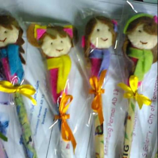 

Boneka pensil karakter flanel