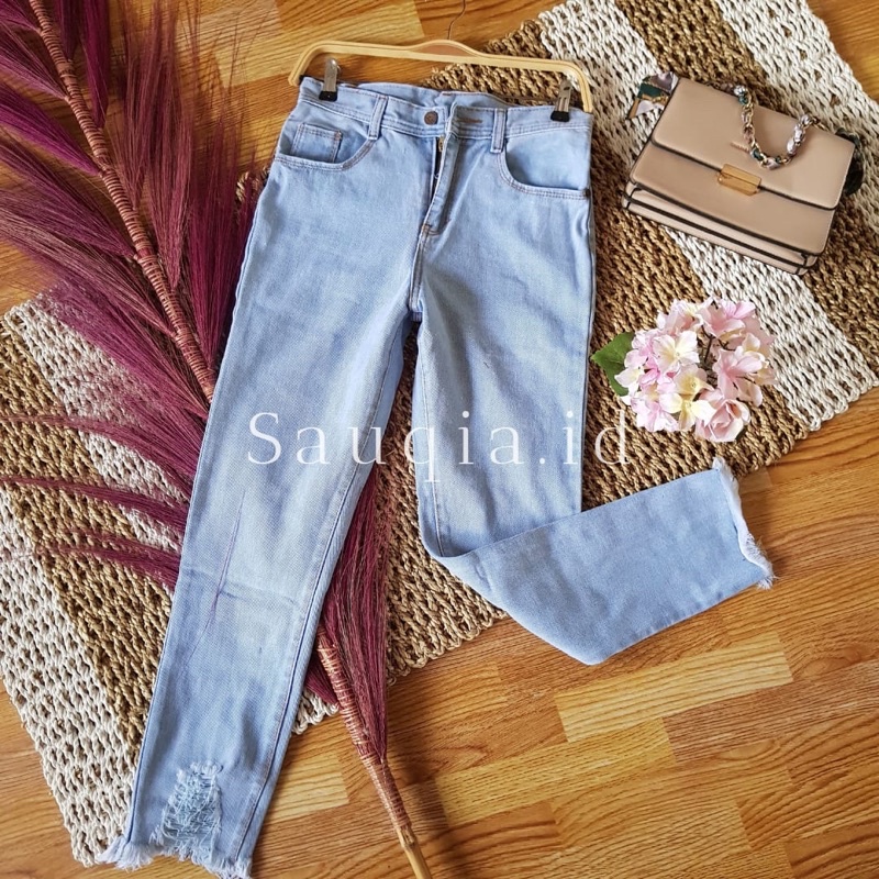 BOYFRIEND RIPPED JEANS RAWIS / CELANA SOBEK WANITA