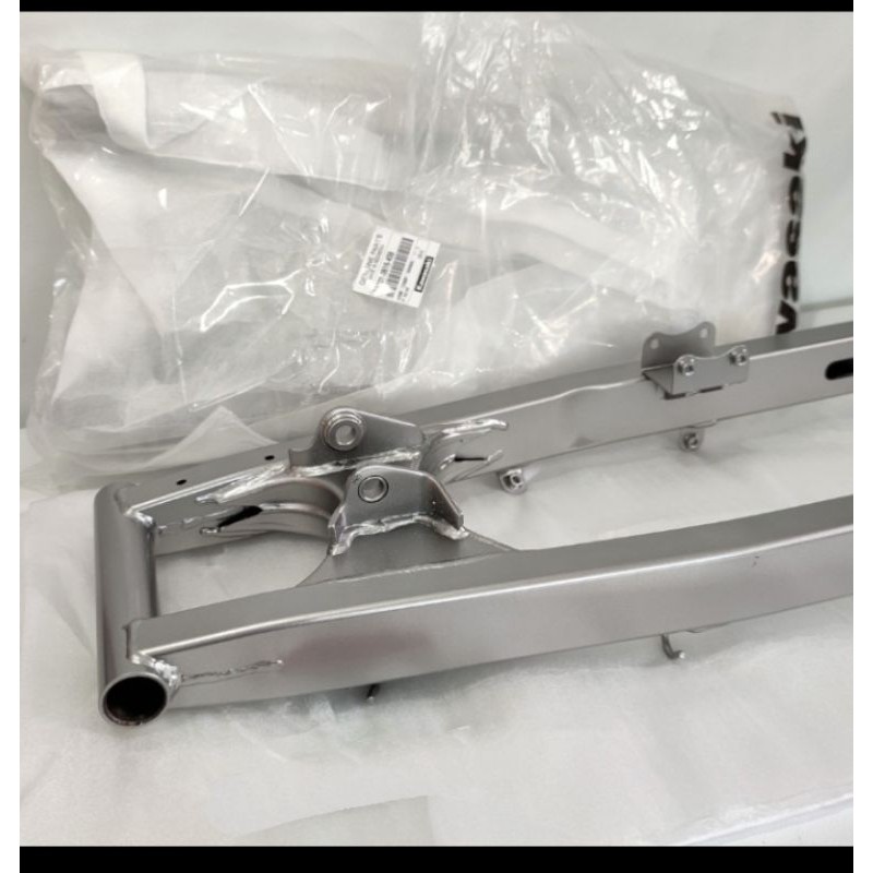 Swing Arm KLX BF 150ORIGINAL KAWASAKi