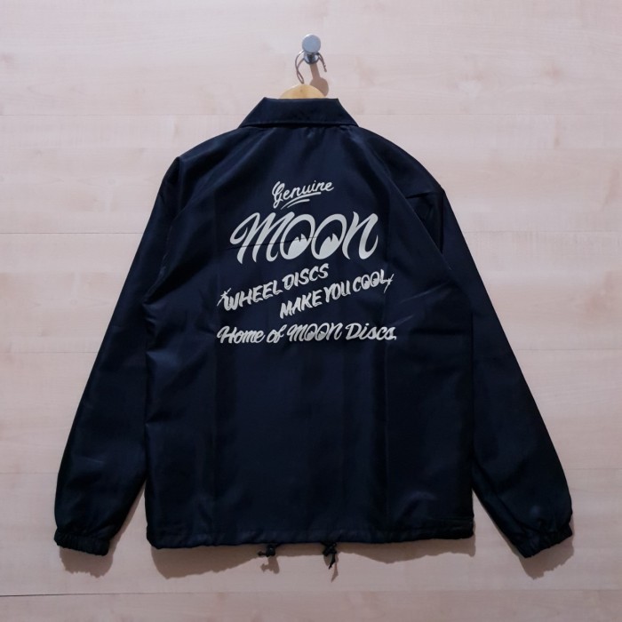 JAKET COACH WINDBREAKER MOONEYES HOME OF DISCS BLACK - M