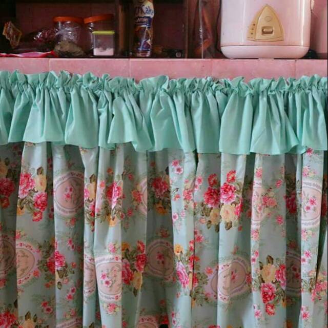 Gorden kolong meja dapur poni atas