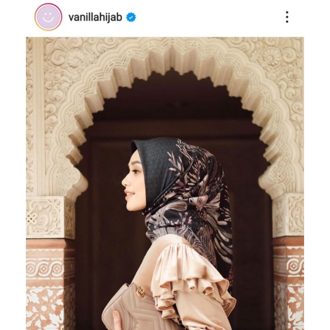 (SOLD) Vanilla Hijab Bohemian Scarf Romantic Black