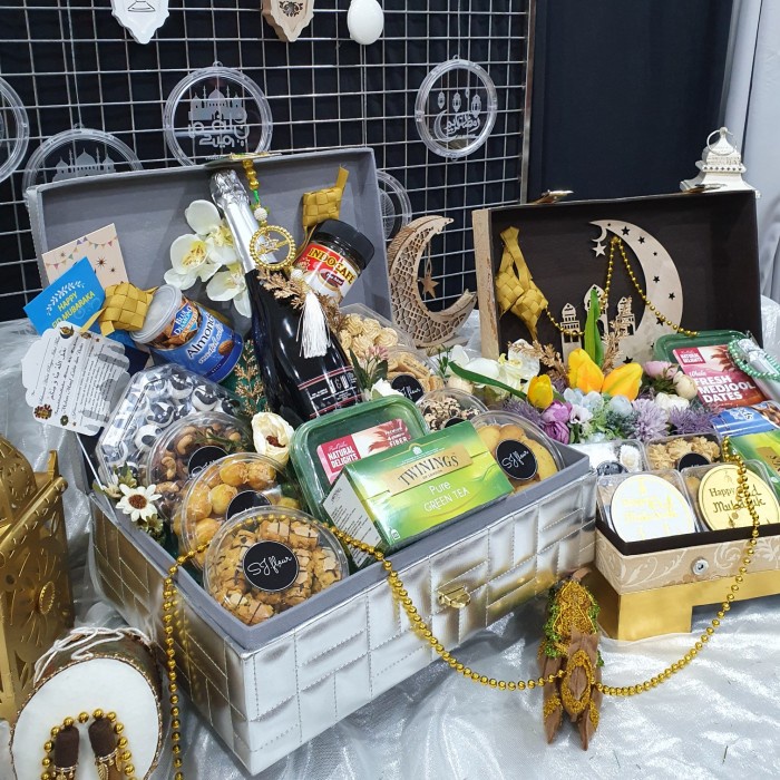 

Paket box hampers lebaran kue kering toples murah 66