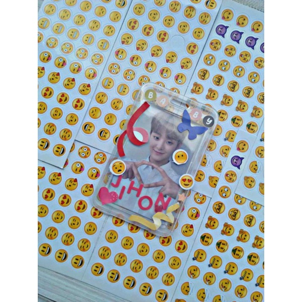 

(1 lembar) Stiker Emoji Emoticon kiss cut/ Stiker Decoration Polaroid