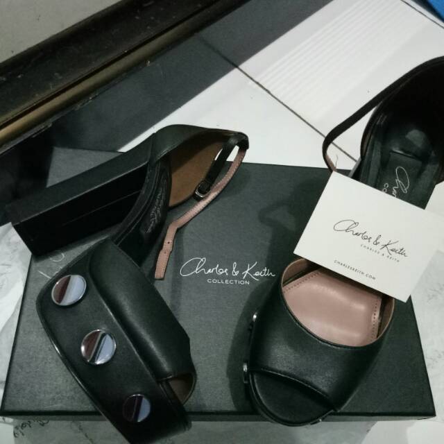 Sepatu charles and keith