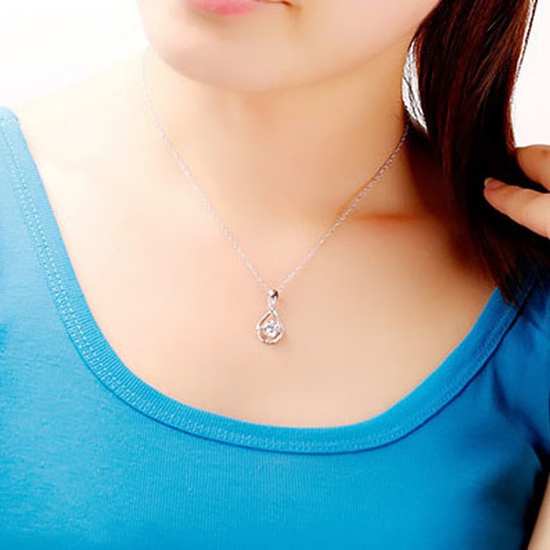 [Ready Stock]Fashion Shiny Water Drop Diamond Pendant Simple Clavicle Chain