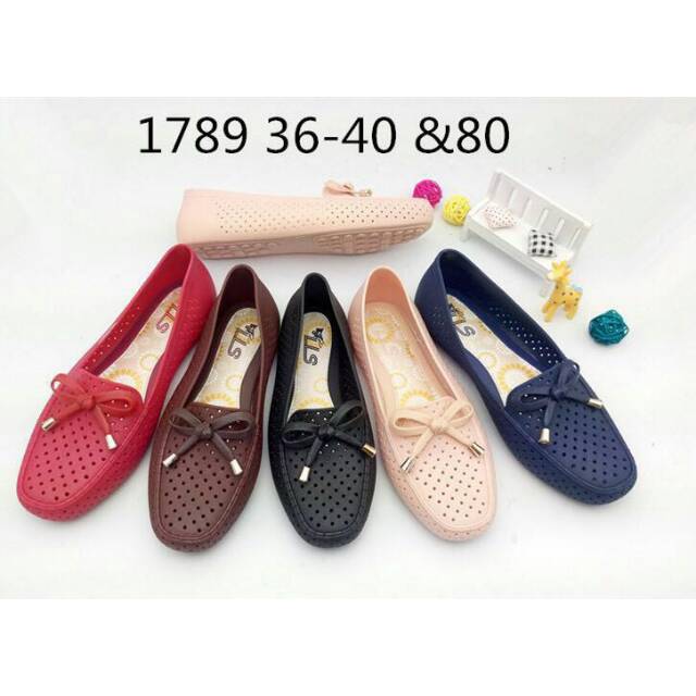 Jelly shoes pita bolong