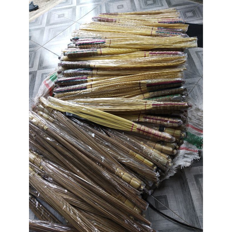 Sapu Tebah Kasur / Sapu Lidi