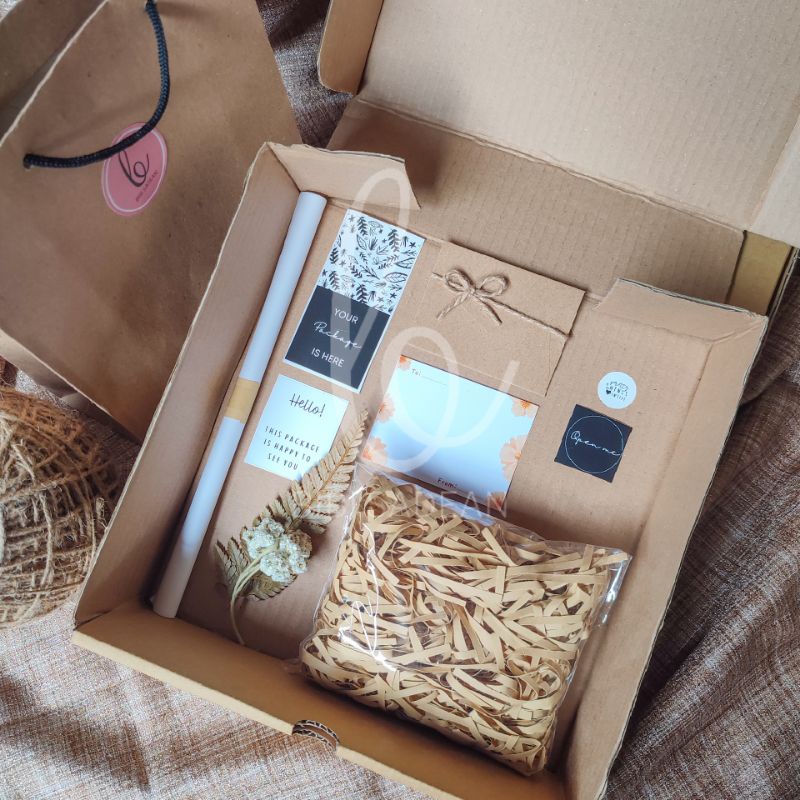 

Box Hampers Kotak Kado Ulang Tahun Gift Packaging Kardus Hadiah