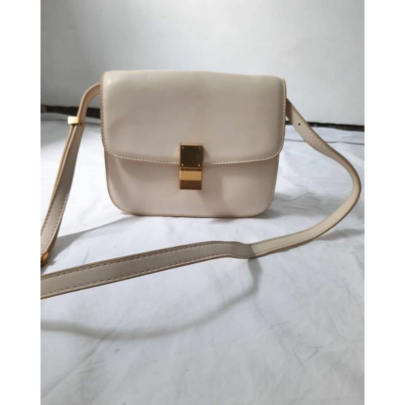 

Céline Classic Medium Box Bag Second