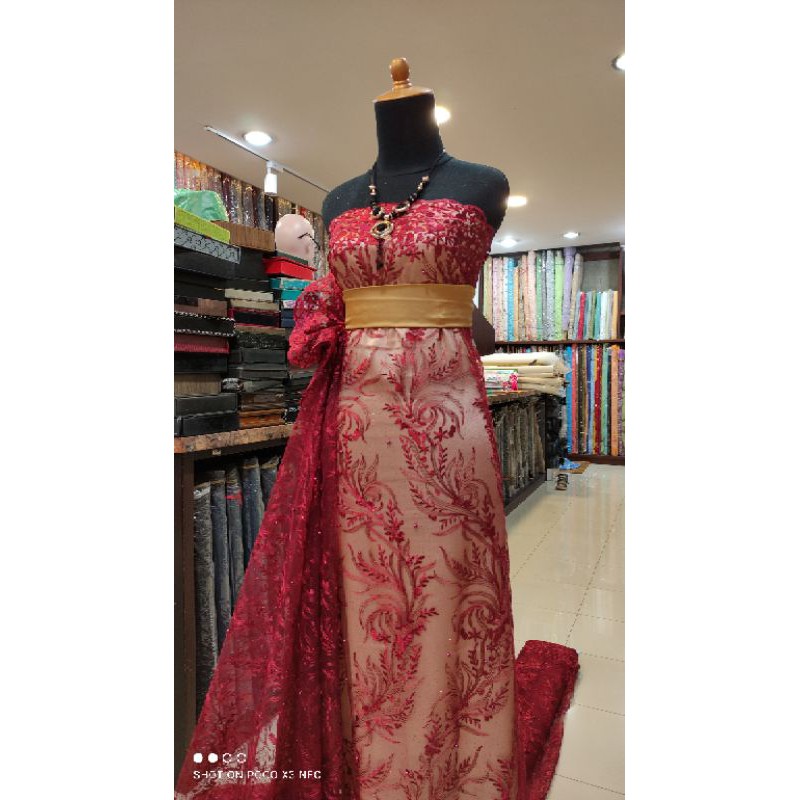 Kain Tile Brokat Lace Kebaya Dress Merah