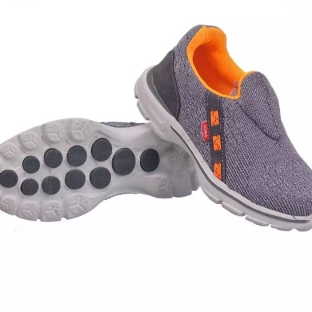 Sepatu sport joma