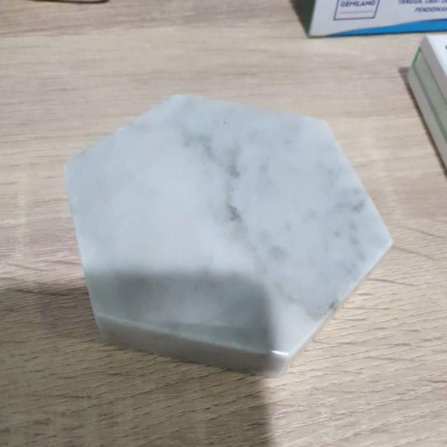 Carrara Hexagon Marble Coaster 10 Cm | Tatakan Gelas Marmer