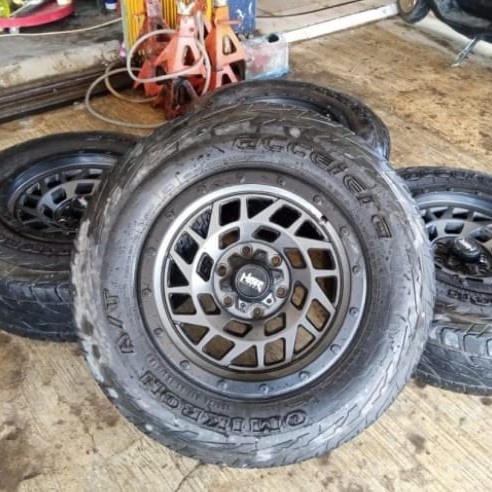 velg mobil bekas murah original hsr ring 17 pcd 6x139  ban265/65/17