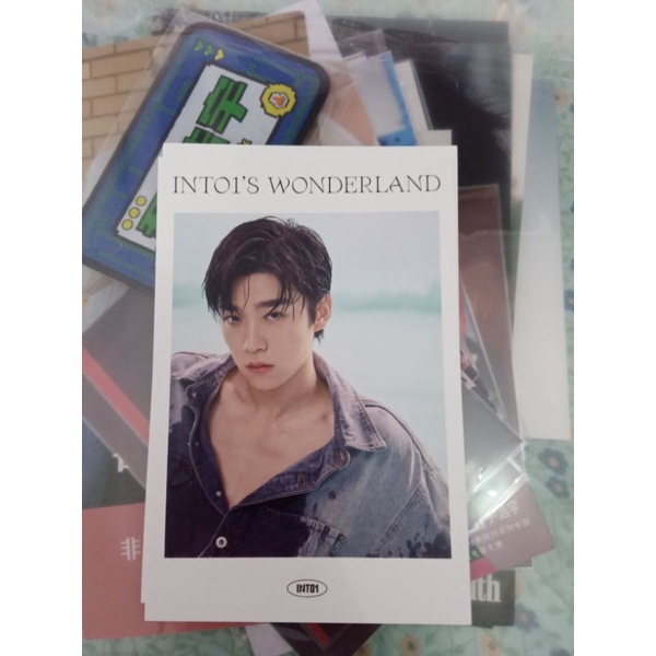 Sharing 1st Album INTO1