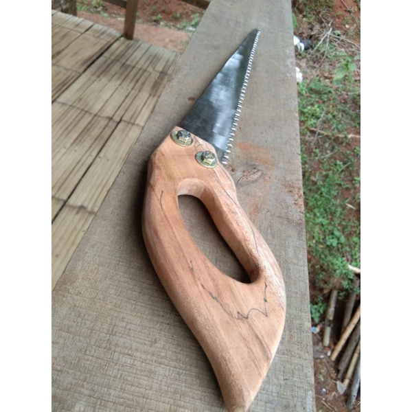 gergaji potong kayu siap pakai