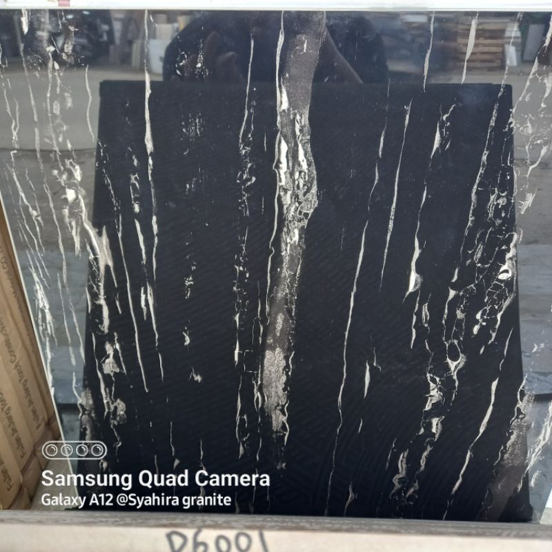 granit lantai touch hitam motip 60x60