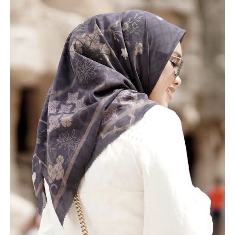 Buttonscarves Sofya Charcoal black preloved Box