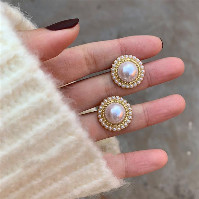 Merasa vintage retro Hong Kong gaya Hepburn gaya mutiara anting-anting perempuan gaya Perancis seleb