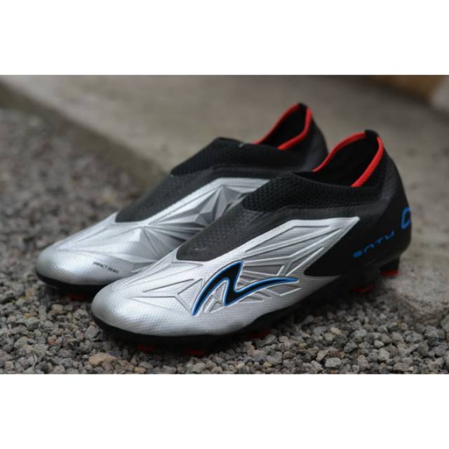 Specs Accelerator Satu Elite FG Silver/Black Emperor Red